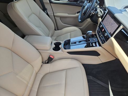 Certified 2026 Porsche Macan AWD/4WD image 15