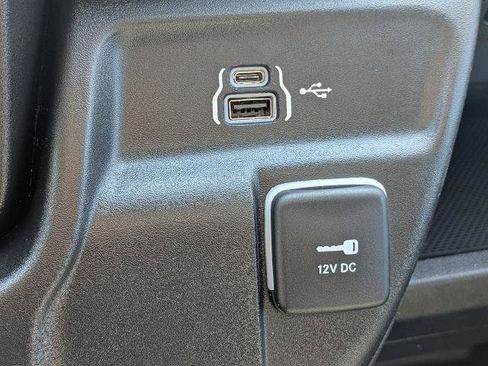 Used 2025 RAM ProMaster 2500 w/ Convenience Group FWD image 21