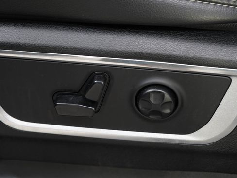 Used 2019 RAM 1500 Laramie AWD/4WD image 23