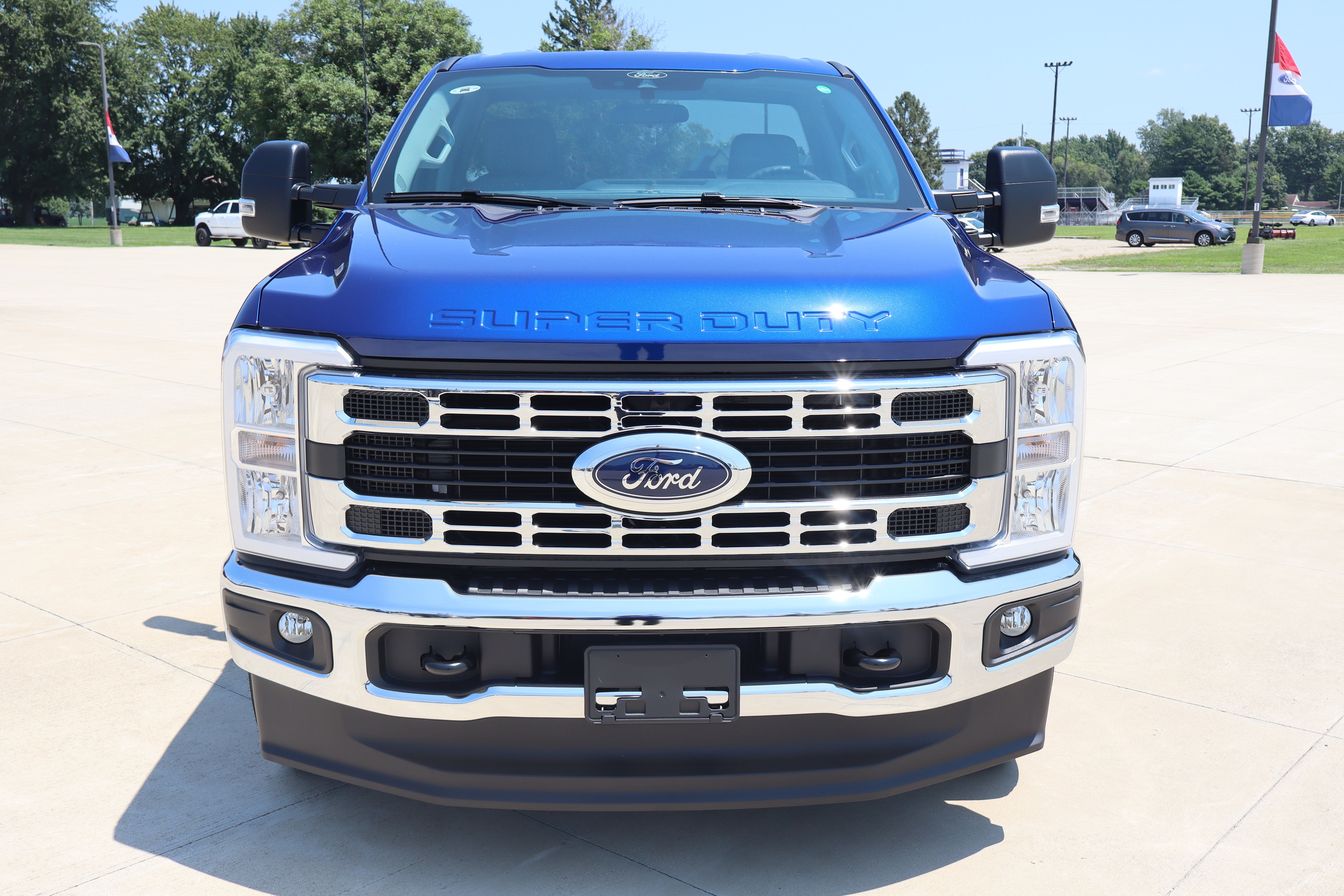 New 2026 Ford F350 XLT w/ FX4 Off-Road Package AWD/4WD image 2