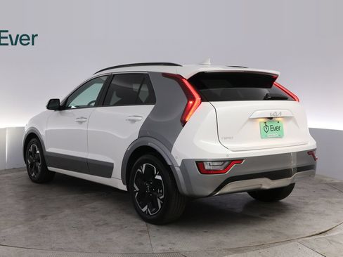 Used 2024 Kia Niro Wave w/ Wave Preserve Package FWD image 17