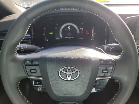Used 2025 Toyota Camry SE FWD image 28
