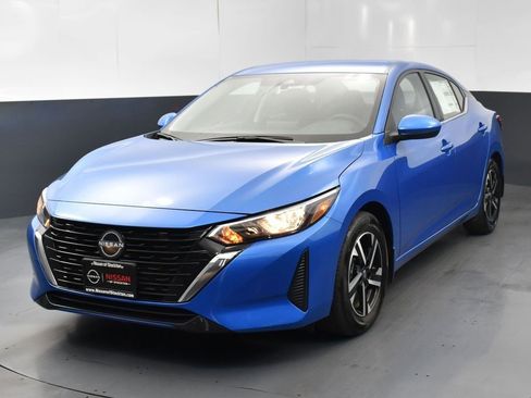 Used 2025 Nissan Sentra SV w/ Trunk Package image 3