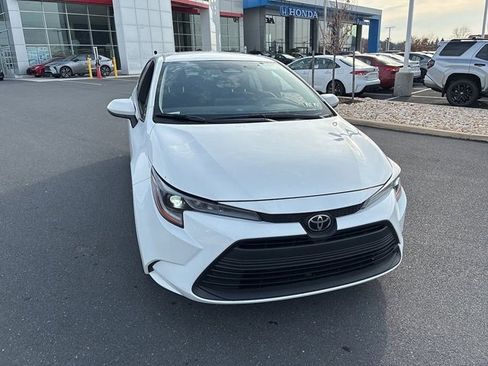 Used 2025 Toyota Corolla LE image 16