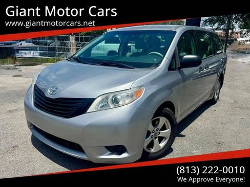 Used 2012 Toyota Sienna FWD image 1