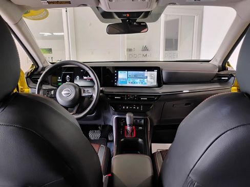 Used 2025 Nissan Kicks SR w/ Illumination Package image 45