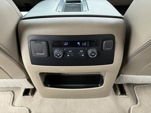 Used 2020 Chevrolet Suburban Premier image 33