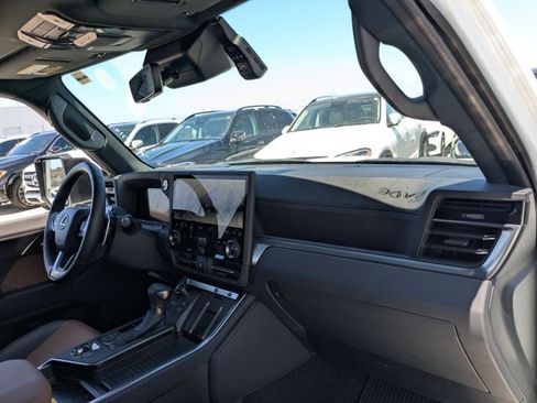 Used 2025 Lexus GX 550 w/ Cold Area Package AWD/4WD image 17
