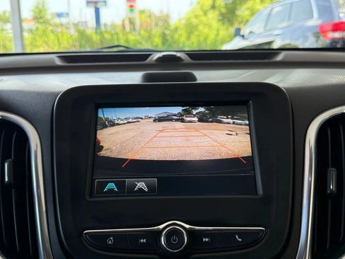 Used 2018 Chevrolet Equinox LT FWD image 17