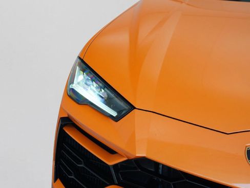 Used 2022 Lamborghini Urus AWD/4WD image 54