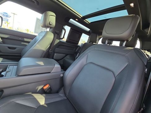 Used 2023 Land Rover Defender 90 V8 image 15