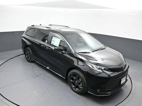 New 2026 Toyota Sienna XLE Woodland Edition image 38