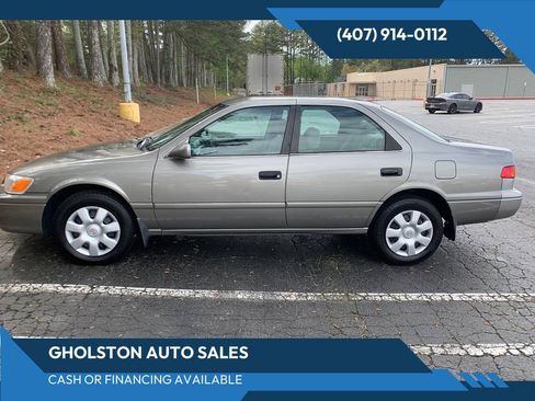 Used 2001 Toyota Camry LE FWD image 1