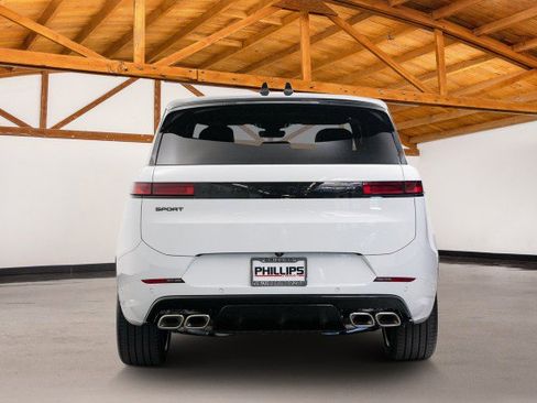 Used 2025 Land Rover Range Rover Sport Dynamic SE image 4