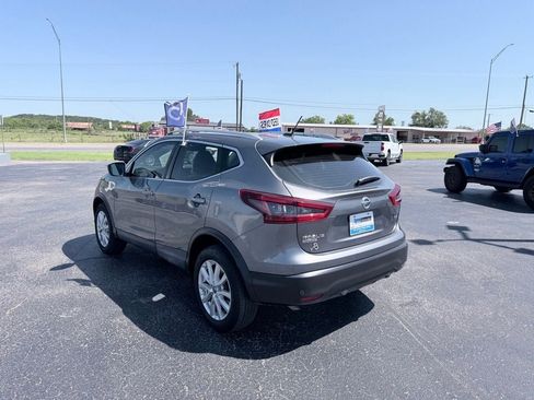 Used 2020 Nissan Rogue Sport SV FWD image 3