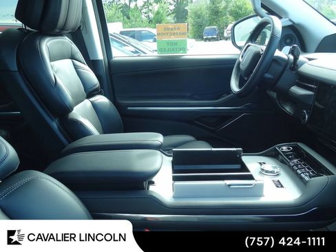 Used 2026 Lincoln Navigator L Premier AWD/4WD image 7