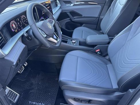 New 2026 Volkswagen Tiguan SE R-Line image 17