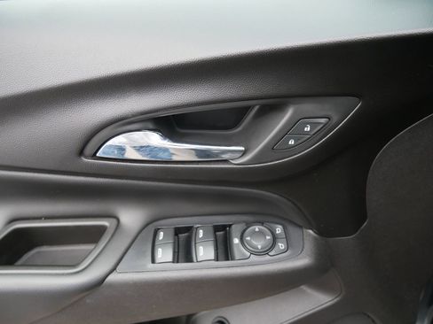 Used 2019 Chevrolet Equinox LT image 16