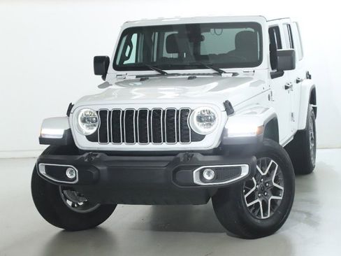 Used 2025 Jeep Wrangler Unlimited Sahara AWD/4WD image 3