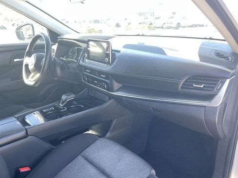 Used 2024 Nissan Rogue SV FWD image 28