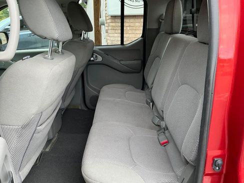 Used 2017 Nissan Frontier SV w/ SV Value Truck Package AWD/4WD image 15