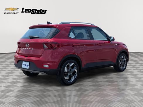 Used 2022 Hyundai Venue Limited image 6