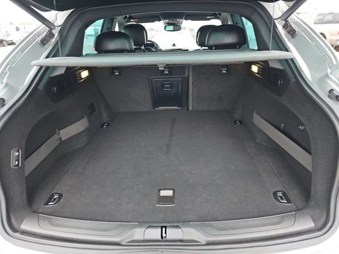 Used 2017 Maserati Levante image 11