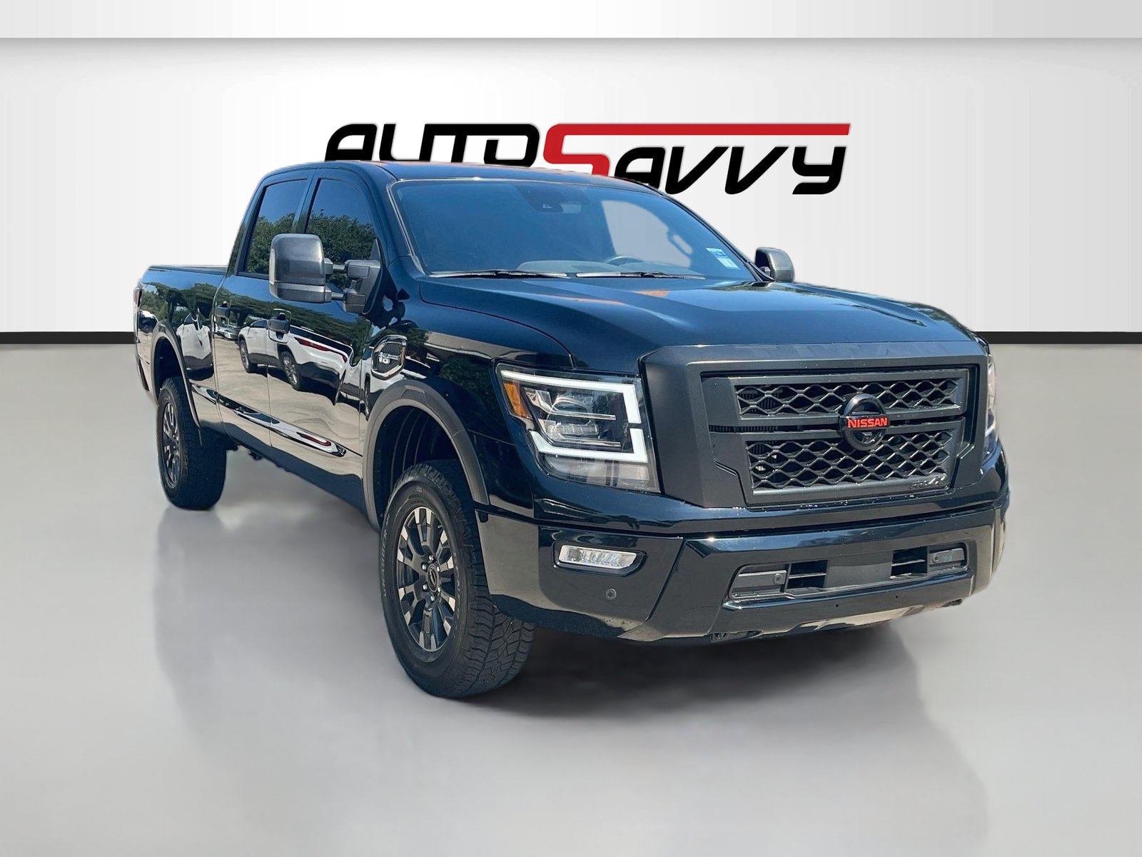 Used 2024 Nissan Titan PRO-4X w/ Pro-4x Convenience Package AWD/4WD image 1
