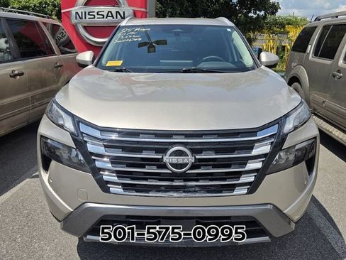 Used 2025 Nissan Rogue SL FWD image 2