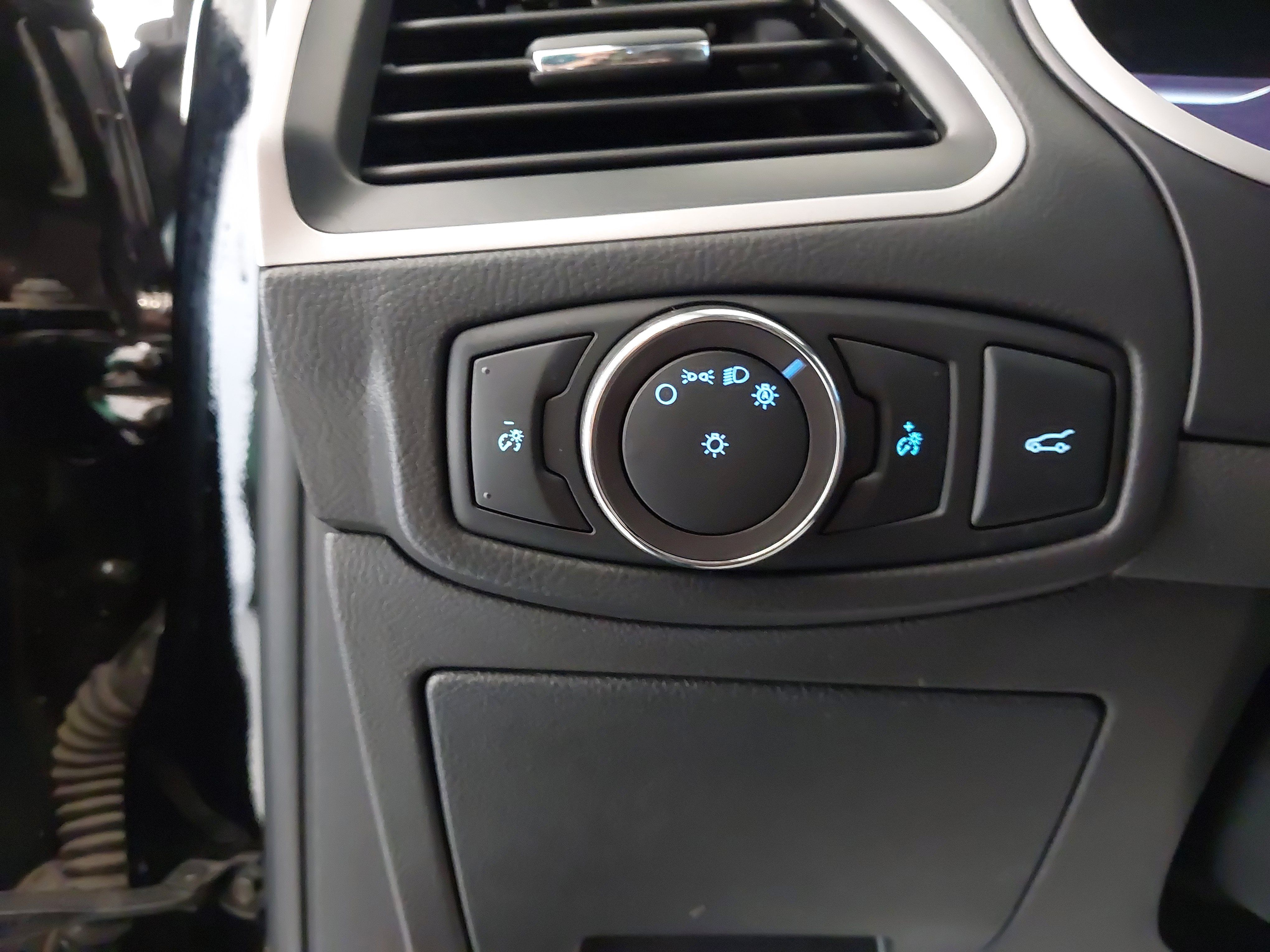 Used 2018 Ford Edge SEL w/ Equipment Group 201A FWD image 24