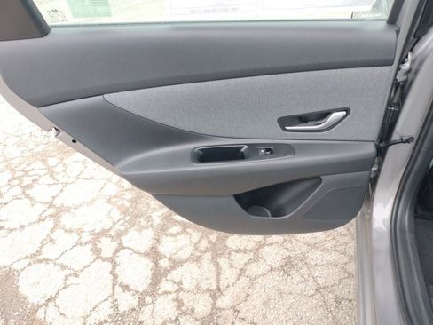 Used 2025 Hyundai Elantra Limited FWD image 35