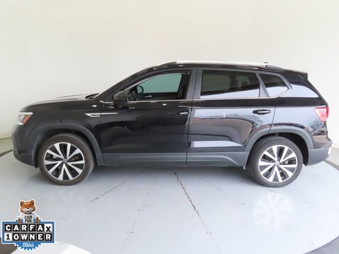 Certified 2023 Volkswagen Taos SE image 8