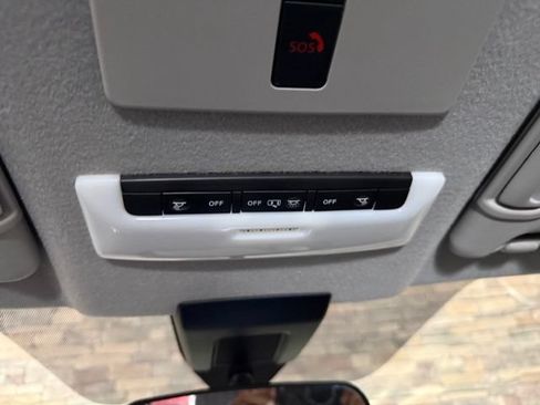 Used 2023 Nissan Kicks SR w/ SR Premium Package FWD image 28