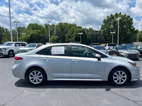 Used 2022 Toyota Corolla LE FWD image 5