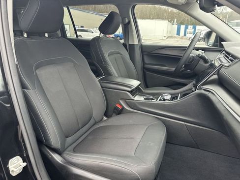 Used 2023 Jeep Grand Cherokee L Laredo image 27