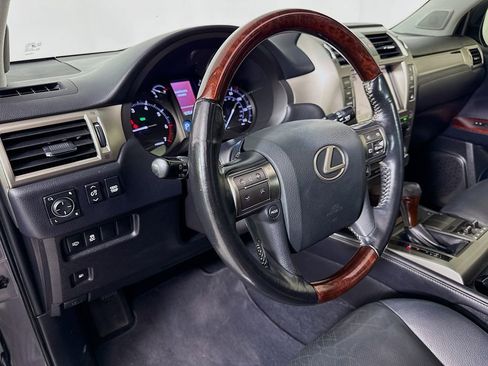 Used 2017 Lexus GX 460 Premium w/ Premium Package image 9
