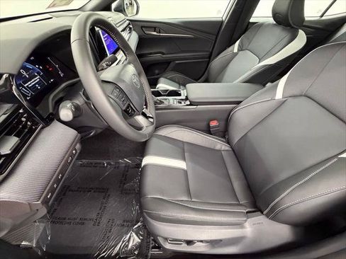 Used 2026 Toyota Camry SE FWD image 22