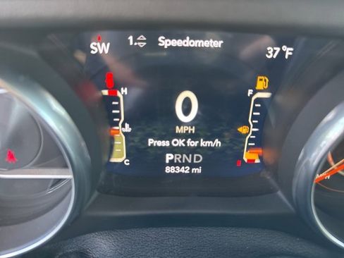 Used 2018 Jeep Wrangler Unlimited Sahara image 25