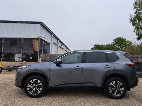 Used 2023 Nissan Rogue SV image 8