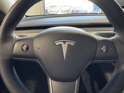 Used 2021 Tesla Model Y Long Range image 17