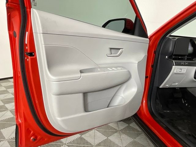Used 2024 Hyundai Kona SEL w/ Convenience Package FWD image 11