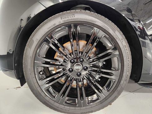Used 2025 Land Rover Range Rover Long Wheelbase Autobiography AWD/4WD image 16