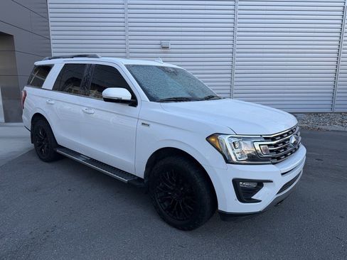 Used 2018 Ford Expedition XLT w/ Equipment Group 202A image 8