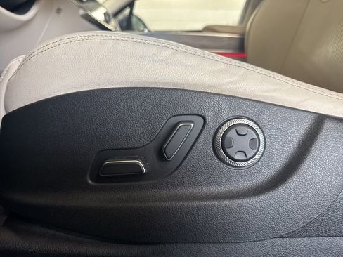 Used 2022 Genesis GV70 2.5T w/ Advanced Package image 8