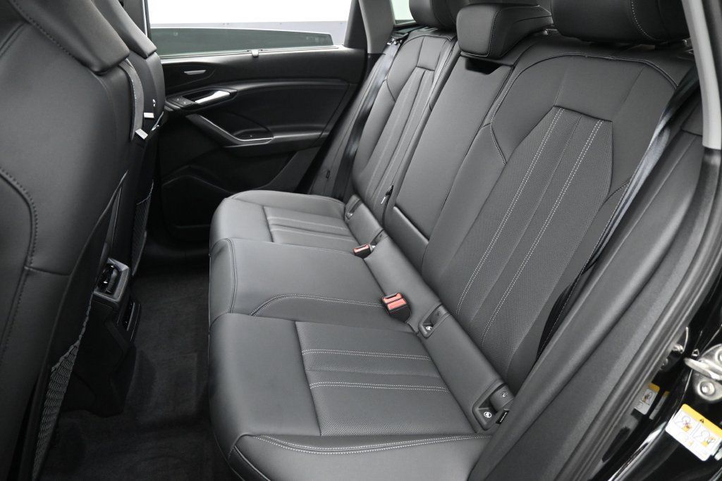Used 2025 Audi Q6 e-tron Premium Plus w/ Premium Plus AWD/4WD image 26