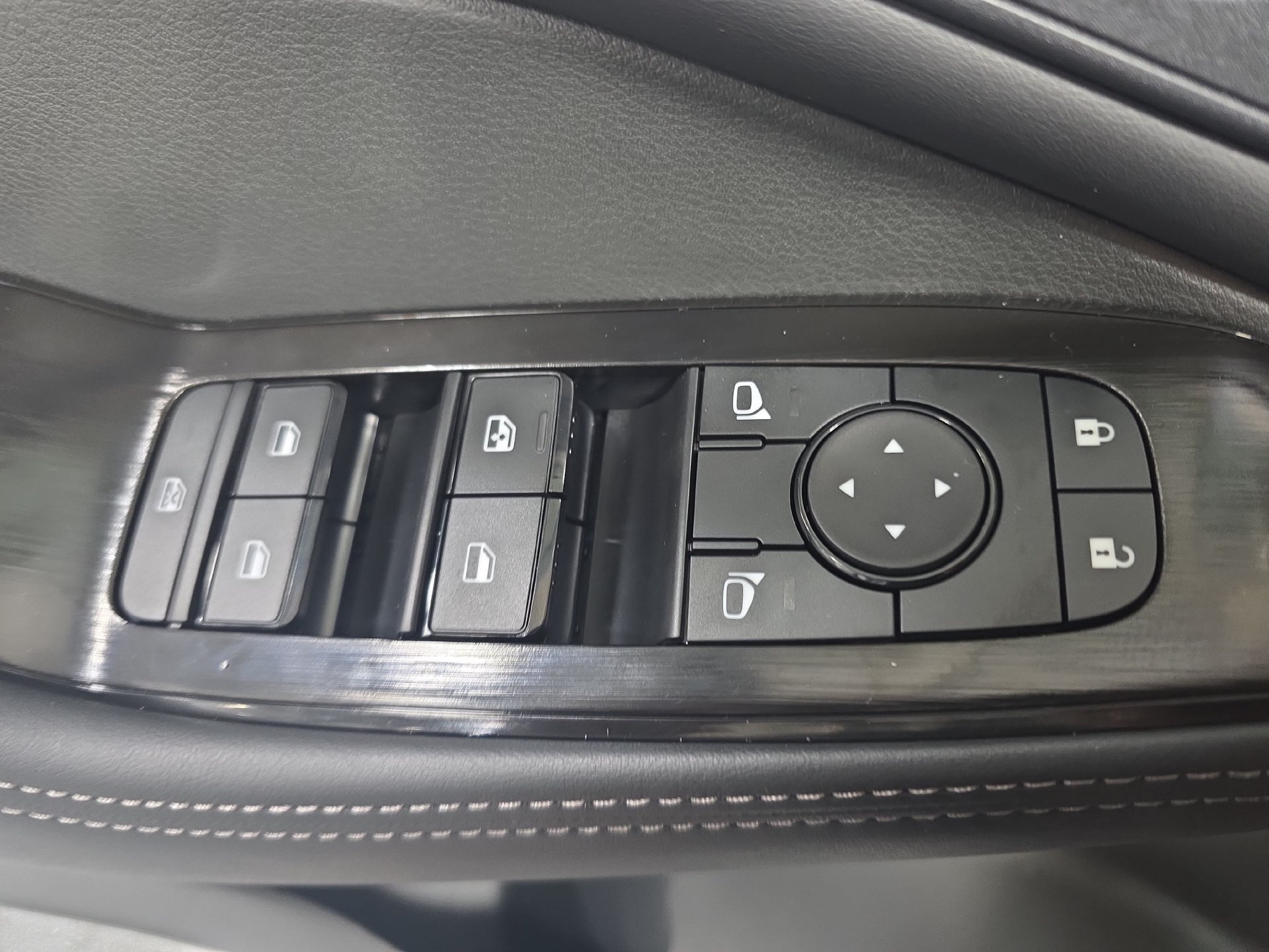 New 2026 Nissan Rogue SV AWD/4WD image 27