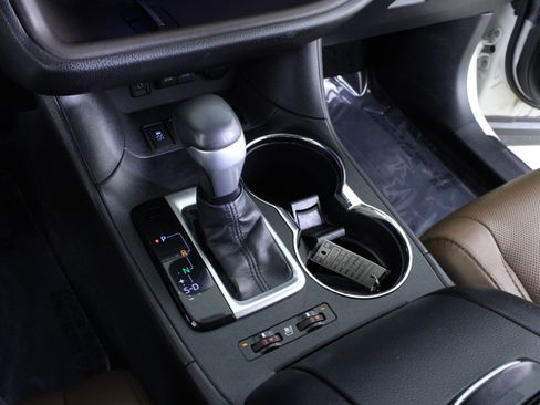 Used 2017 Toyota Highlander Limited image 30