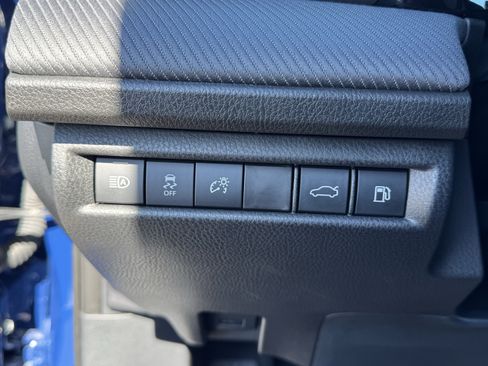 Used 2025 Toyota Camry SE w/ Convenience Package image 29