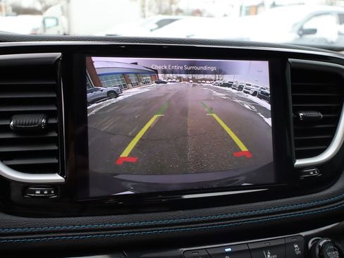 Used 2021 Chrysler Pacifica Touring-L w/ Uconnect Theater Family Group image 20