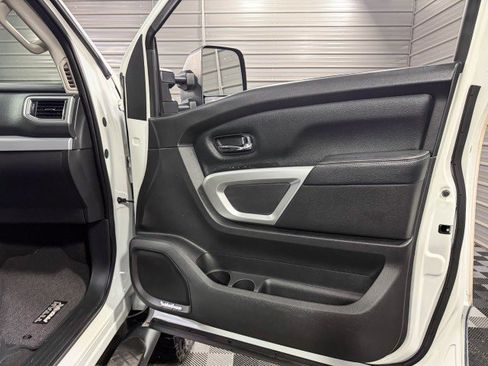 Used 2018 Nissan Titan PRO-4X w/ Pro-4x Convenience Package image 37